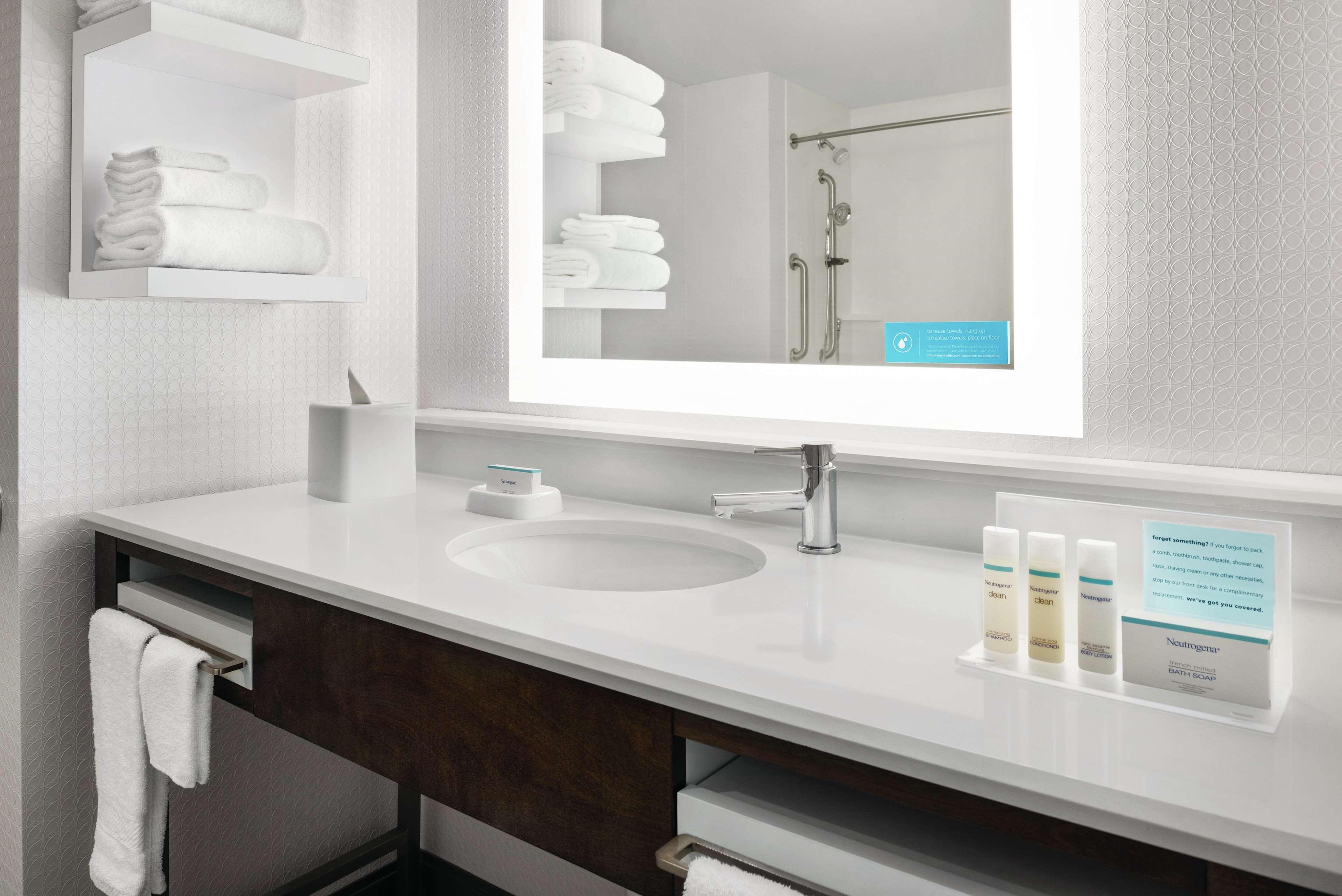 Hampton Inn Brooklyn Park Eksteriør billede