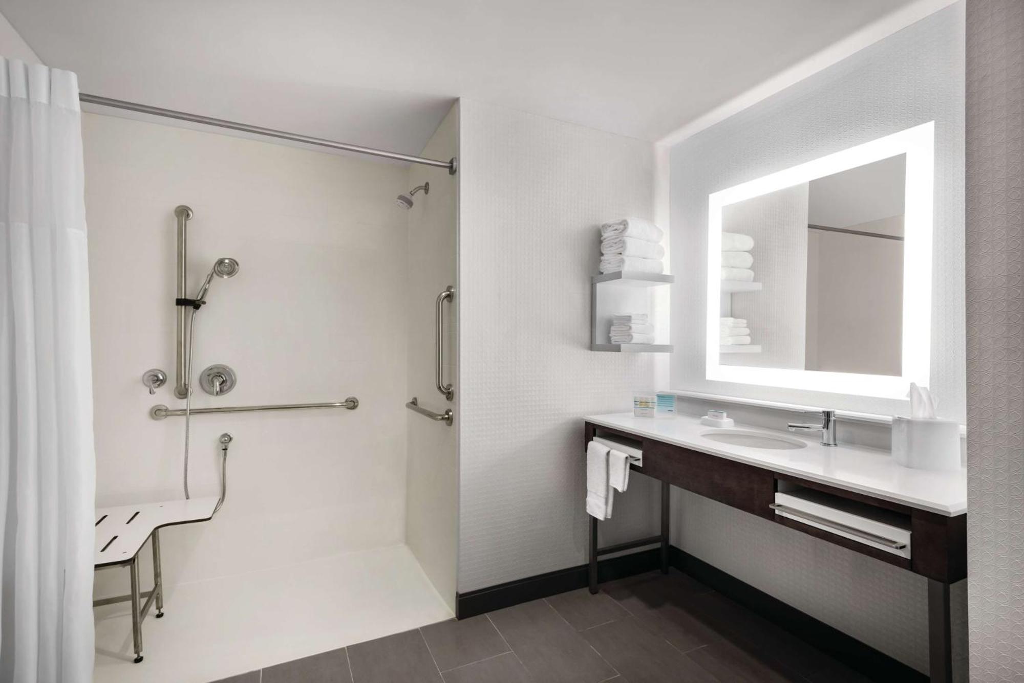 Hampton Inn Brooklyn Park Eksteriør billede