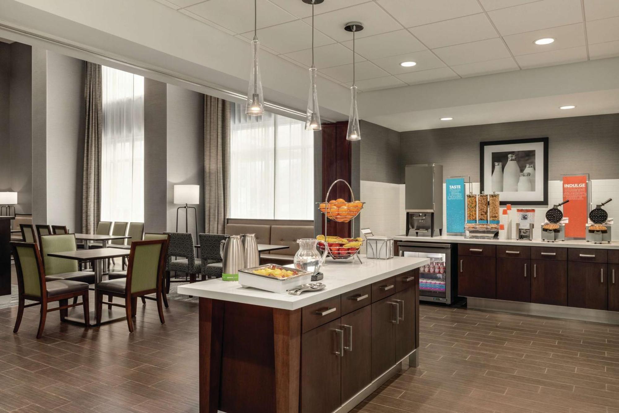 Hampton Inn Brooklyn Park Eksteriør billede