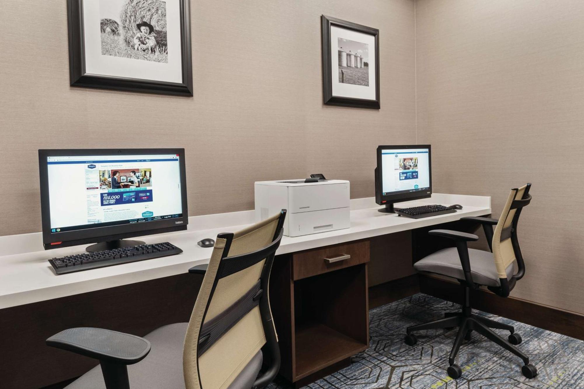 Hampton Inn Brooklyn Park Eksteriør billede